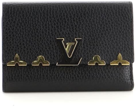 Products by Louis Vuitton: Capucines Compact Wallet